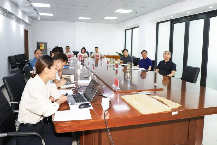 学院领导专题听取实训楼、综合服务楼选址规划汇报