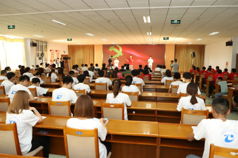 万象城娱乐awc线路举办 “诗心向党 诗韵端阳”首届端午诗会