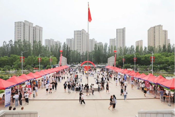 万象城官网成功举办2021届毕业生就业暨2022届毕业生实习双选会