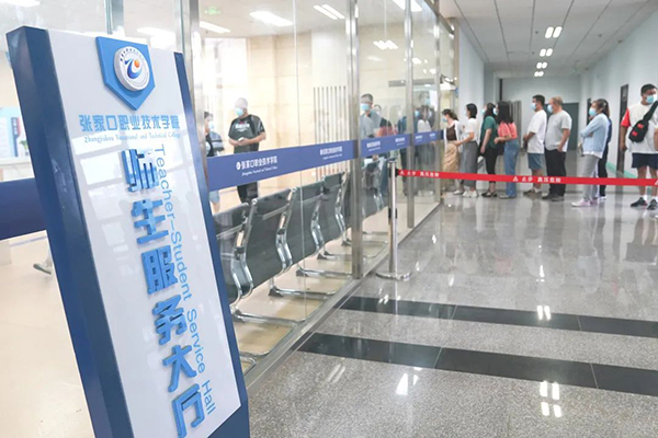 筑牢校园疫情防控网！万象城官网对全体教职员工开展核酸检测工作