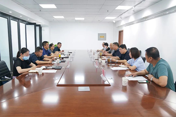 宣化经济开发区管委会副主任董文柱一行到访万象城官网