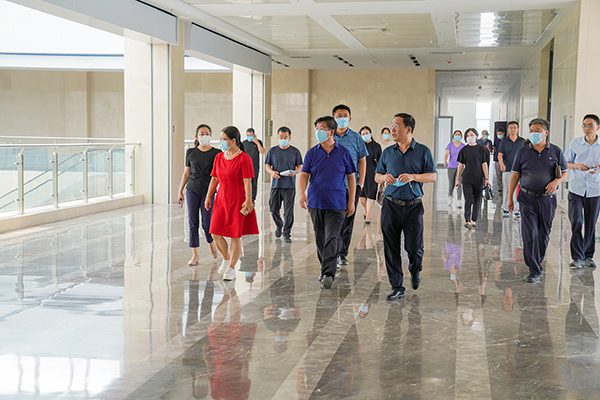 党委书记冯印涛调研学院宣化分院建设工作