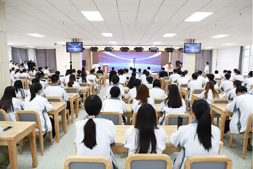 学院举行“展风采燃情冬奥 诵党恩筑梦青春”迎冬奥志愿者培训暨师生朗诵艺术团成立仪式