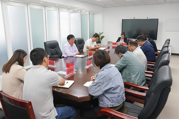 党委书记冯印涛对校园重点建设项目推进及环境综合整治工作进行部署