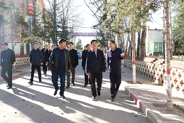 党委书记冯印涛率队赴康保县考察调研