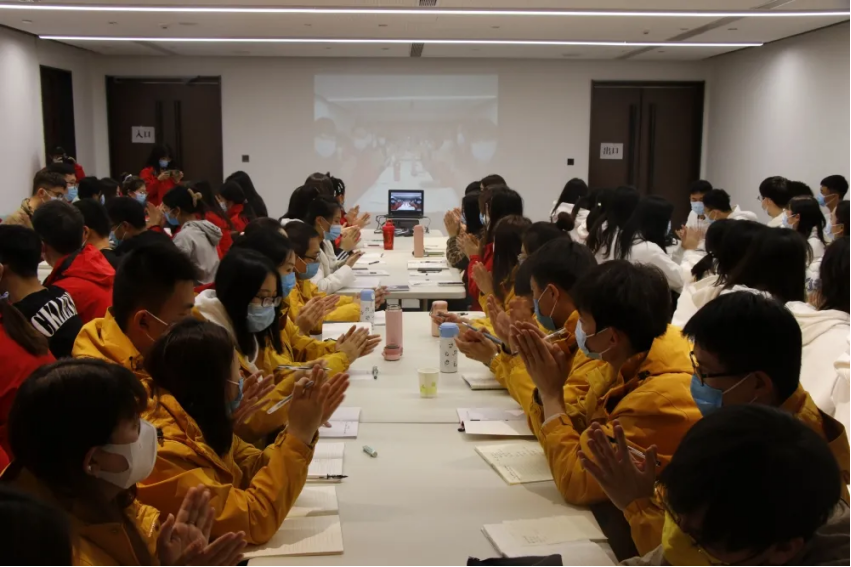 万象城官网冬奥赛会志愿者团队参加“冬奥志愿服务大讲堂”开班仪式暨首期培训活动