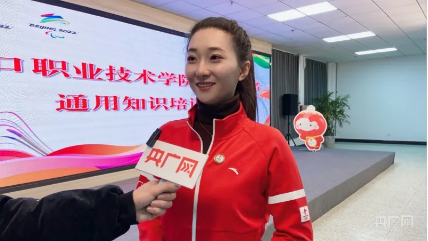 相约冬奥——扛红旗、当先锋 | 央广网专题报道万象城官网青年教师金铭钰志愿者事迹