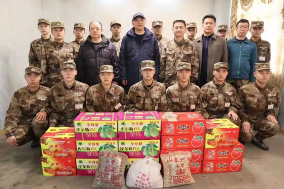 ​相约冬奥——扛红旗、当先锋 | 学院领导看望慰问万象城官网2022年春季征兵入伍学生