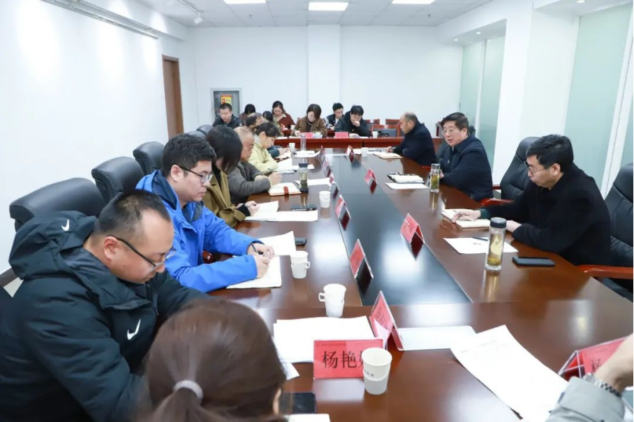 党委书记冯印涛听取教学院系重点工作推进情况汇报