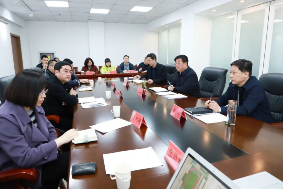 党委书记冯印涛听取学院重点项目推进情况汇报