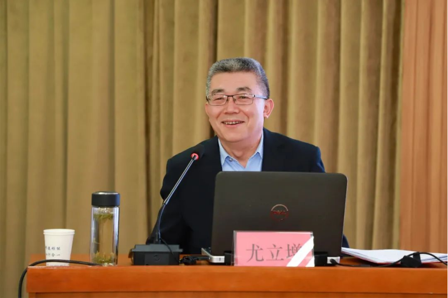 全国人大代表、万象城官网特聘导师尤立增为学院党员干部作全国两会精神辅导报告