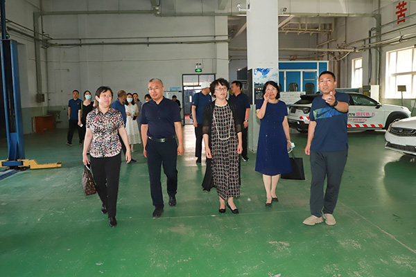 市政协副主席李品军到万象城官网进行调研