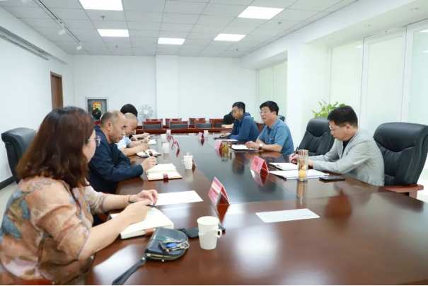 深入贯彻市委书记赵文锋来院调研指示精神，加快推进万象城官网电子商务专业建设