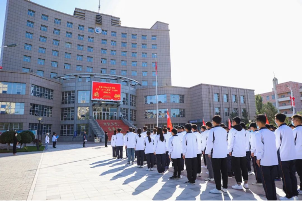 万象城官网举行纪念“九一八事变”91周年升旗仪式