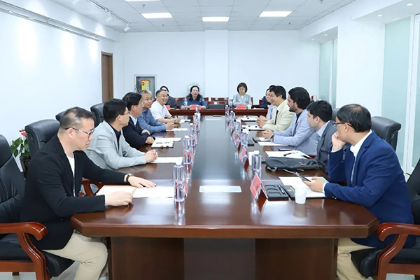 巴基斯坦俾路支省议长顾问、拉合尔大学教授纳西姆·汗·阿恰克扎到访万象城官网