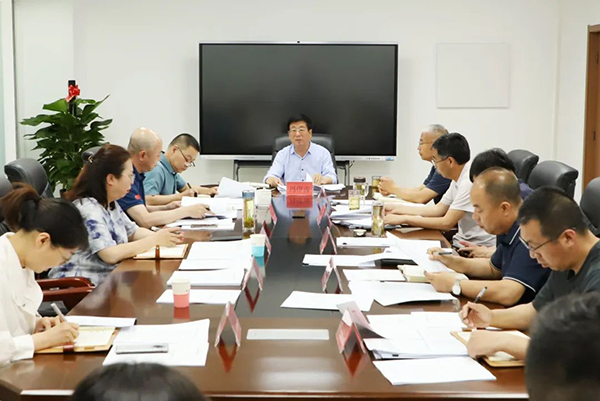 党委书记冯印涛主持召开学院党委理论学习中心组学习会议